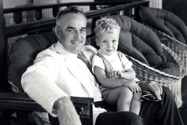 Le prince Rainier III de Monaco et son fils le prince Albert en 1961