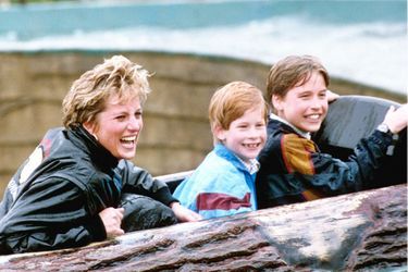 William et Harry avec leur mère au Thorpe Park, avril 1993 