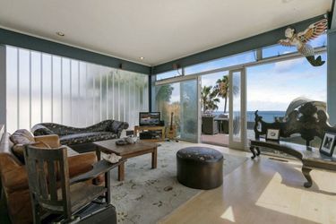 Kristen Stewart se sépare de sa maison de Malibu pour la modique somme de 8,5 millions de dollars, soit près de 7,9 millions d&#039;euros.