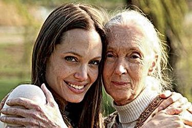 En 2010, avec Angelina, sa plus célèbre amie, pour la sortie du documentaire « Jane Goodall : retour à Gombe ».