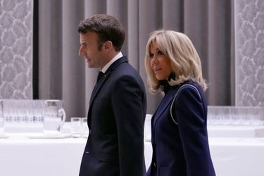 Emmanuel et Brigitte Macron, à l'Elysée fin mars. 