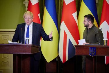 Boris Johnson et Volodymyr Zelensky, à Kiev, le 9 avril 2022.