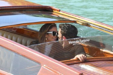 Après avoir passé plus de 17 ans séparés, Jennifer Lopez et Ben Affleck se retrouvent lors de l&#039;été 2021. Ici à Venise, le 9 septembre 2021.