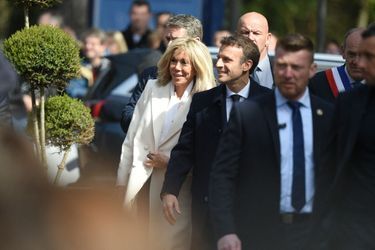 Emmanuel et Brigitte Macron ont voté au Touquet dimanche à la mi-journée.