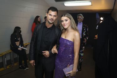 Taylor Lautner et sa fiancée Taylor Dome lors de la cérémonie des «CMT Music Award 2022», dans le Tennessee.