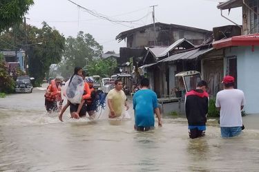 Megi, connue aux Philippines sous son nom local Agaton, est la première tempête tropicale majeure à frapper cette année le pays, fréquemment touché par des catastrophes naturelles.