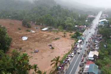 Trois personnes ont également été tuées dans la province du Negros Oriental, et trois autres dans l&#039;île méridionale de Mindanao, a indiqué l&#039;Agence nationale de gestion des désastres.