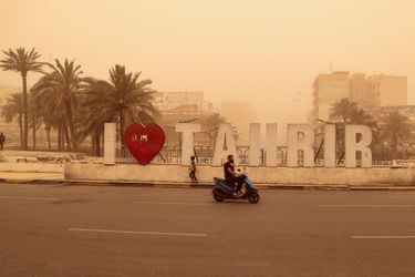Après une première tempête qui a enveloppé la majeure partie de l'Irak en fin de semaine dernière, la capitale et le centre du pays se sont de nouveau réveillés plongés dans une lumière orangée. Le plafond nuageux était très bas, limitant très fortement la visibilité.