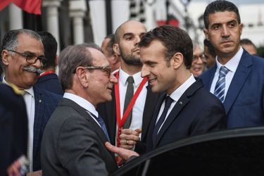 Bertrand Delanöe et Emmanuel Macron à Tunis le 1er février 2018.