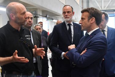 Emmanuel Macron et Edouard Philippe visitent le site de Siemens Gamesa.