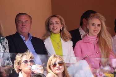 Le prince Charles de Bourbon des Deux Siciles avec ses filles les princesses Maria Chiara et Maria Carolina de Bourbon des Deux Siciles à Roquebrune-Cap-Martin, le jeudi 14 avril 2022