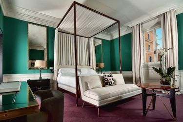 Une des 27 chambres du JK Roma, toutes uniques. Le décor de celle-ci est accentué du "vert" signature de l'hôtel.