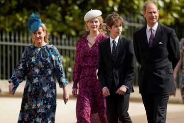 La comtesse Sophie de Wessex et le prince Edward avec leurs enfants Lady Louise Windsor et James vicomte Severn à Windsor, le 17 avril 2022
