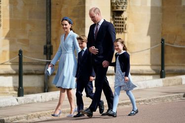 Kate, William et leurs enfants George et Charlotte, dimanche à la chapelle St George à Windsor, ont célébré Pâques.