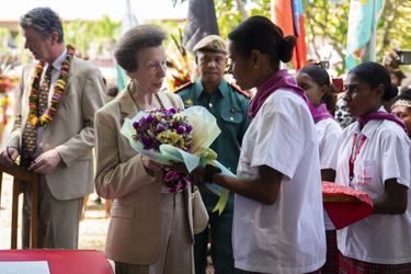 La princesse Anne dans une école à Port Moresby, le 12 avril 2022