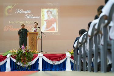 La princesse Anne dans une école à Port Moresby, le 12 avril 2022