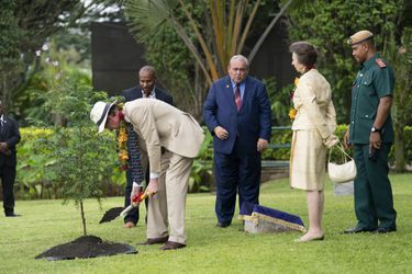 Timothy Laurence a participé à la plantation d&#039;un arbre, après sa femme la princesse Anne, dans un parc d&#039;aventure à Port Moresby dans le cadre de la Queen&#039;s Green Canopy, le 12 avril 2022