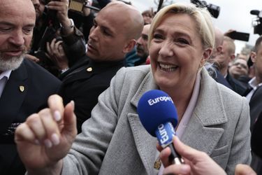 Marine Le Pen, ici lundi à Saint-Pierre-en-Auge, en Normandie. 