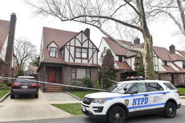 Le NYPD devant la maison de famille d&#039;Orsolya Gaal, à New York.