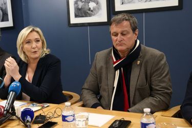 Louis Aliot avec Marine Le Pen lors d'une conférence de presse à Perpignan, le 9 janvier 2022.