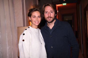 Ophélie Meunier et son mari, Mathieu Vergne, lors de la soirée d'inauguration du restaurant  "Le Mimosa", à Paris, le 22 novembre 2021.