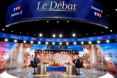 Emmanuel Macron et Marine Le Pen lors du débat de l'entre-deux tours, mercredi 20 avril 2022. 