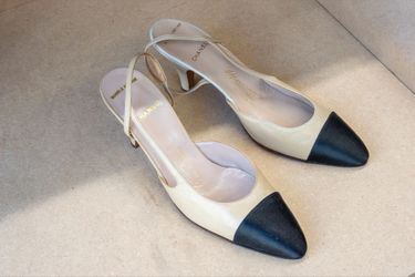 La mythique sandale imaginée par Gabrielle Chanel en 1957. 