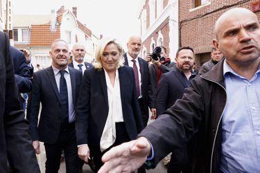 Marine Le Pen à son arrivée au bureau de vote à Hénin-Beaumont (Pas-de-Calais).