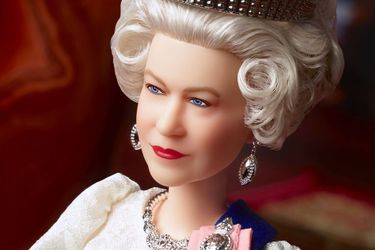 Détail du visage de la Barbie collector Elizabeth II, dévoilée le 21 avril 2022