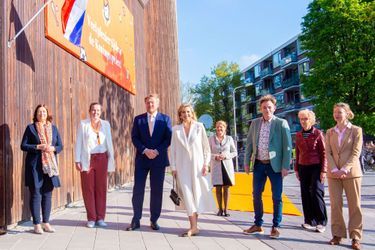 La reine Maxima et le roi Willem-Alexander des Pays-Bas ont lancé les Jeux du Roi dans une école de Delft le 22 avril 2022