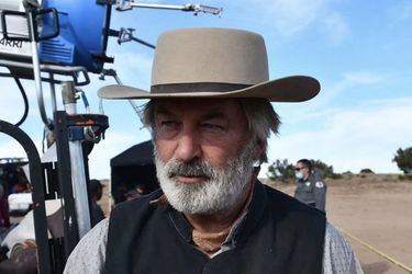 Alec Baldwin au moment du drame, sur le tournage du film "Rust", au Nouveau-Mexique, le 21 octobre 2021.