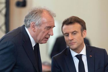 François Bayrou et Emmanuel Macron, à Pau, le 18 mars. 