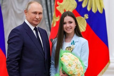 Vladimir Poutine et Kamila Valieva mardi au Kremlin.
