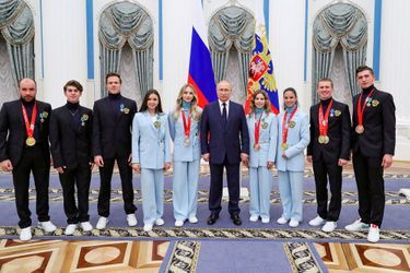 Le président russe a reçu les athlètes médaillés olympiques à Pékin, mardi, au Kremlin.