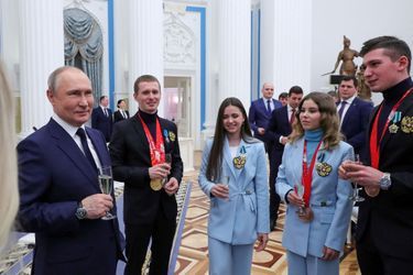 Le président russe a reçu les athlètes médaillés olympiques à Pékin, mardi, au Kremlin.