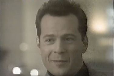 Bruce Willis dans un spot publicitaire pour la marque de bière Seagrams (1986)