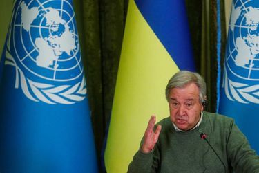Le secrétaire général des Nations unies Antonio Guterres et le président ukrainien Volodymyr Zelensky ont donné une conférence de presse à Kiev, le 28 avril 2022.