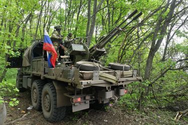 Un véhicule militaire russe en direction de Kharkiv.