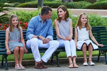 La princesse Sofia d'Espagne avec sa grande sœur la princesse Leonor et leurs parents, le roi Felipe VI et la reine Letizia, le 4 août 2016