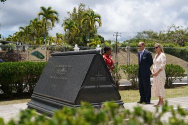 Le comtesse Sophie de Wessex et le prince Edward ont découvert les tombes de deux prix Nobel sur le site de Morne Fortune à Saint-Lucie, le 24 avril 2022