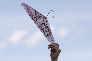 Manifestation à Atlanta, le 3 mai 2022. Un des slogans les plus brandis était : «Vous ne pouvez interdire que les avortements sûrs», en référence aux dangereux avortements clandestins.