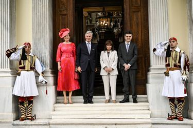 La reine Mathilde et le roi des Belges Philippe à Athènes, le 2 mai 2022, à l&#039;invitation de la présidente grecque Katerina Sakellaropoulou