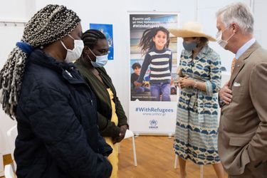 La reine Mathilde et le roi des Belges Philippe visitent à Athènes le centre Adama qui œuvre à l’intégration socio-économique des réfugiés en Grèce, le 3 mai 2022