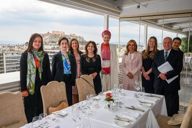 La reine des Belges Mathilde a pris part à Athènes à un déjeuner de travail sur le thème des Objectifs de développement durable de l'ONU, dont elle est ambassadrice, le 4 mai 2022