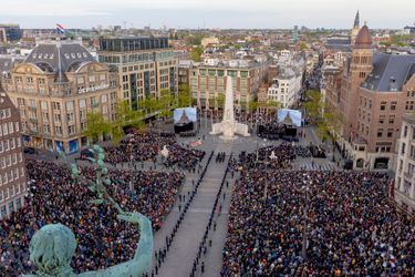 Cérémonie du Jour du souvenir en présence de la reine Maxima et du roi Willem-Alexander des Pays-Bas sur la place du Dam à Amsterdam, le 4 mai 2022