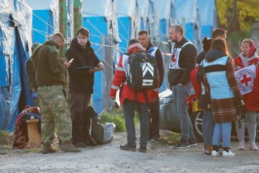 Evacuation de civils à Marioupol, le 6 mai 2022.