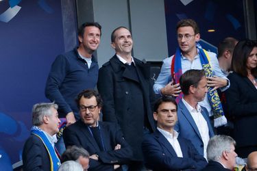 Laurent Macron, écharpe du match sur les épaules, aux côtés d&#039;Antoine Choteau et Guillaume Jourdan. 