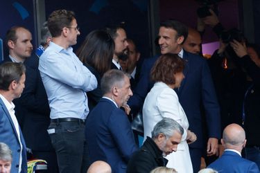 Emmanuel Macron et son frère Laurent au Stade de France samedi pour la finale de la Coupe de France. 