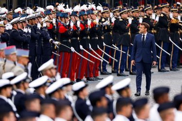 Emmanuel Macron commémore le 8-Mai sur les Champs-Elysées dimanche.