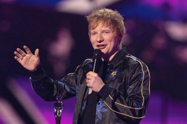 Ed Sheeran sur la scène des Brit Awards à l'O2 Arena à Londres, le 8 février 2022.